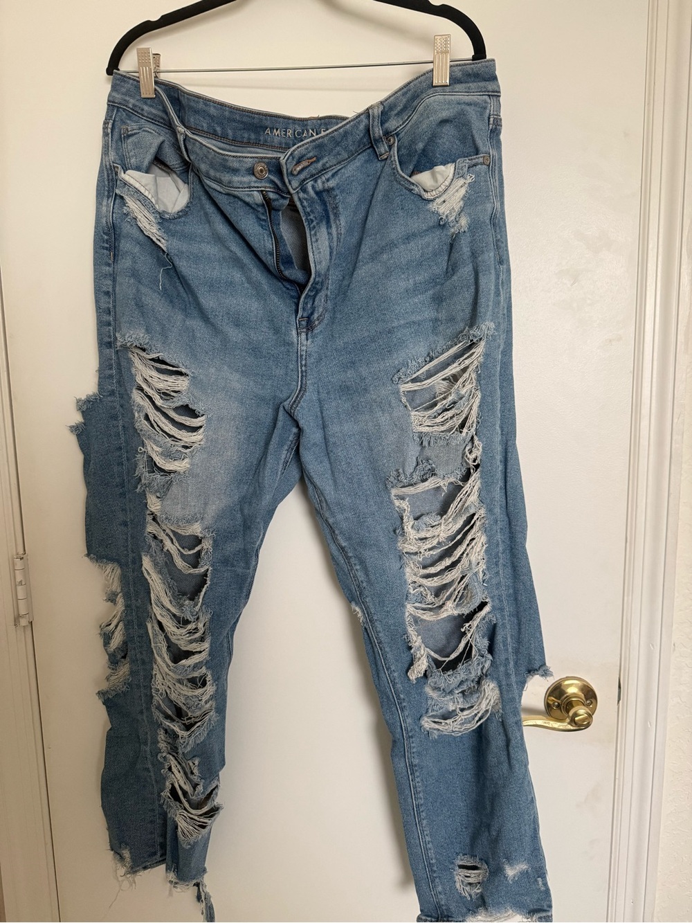 American Eagle Outfitters Light Blue Ripped Boyfriend Jeans